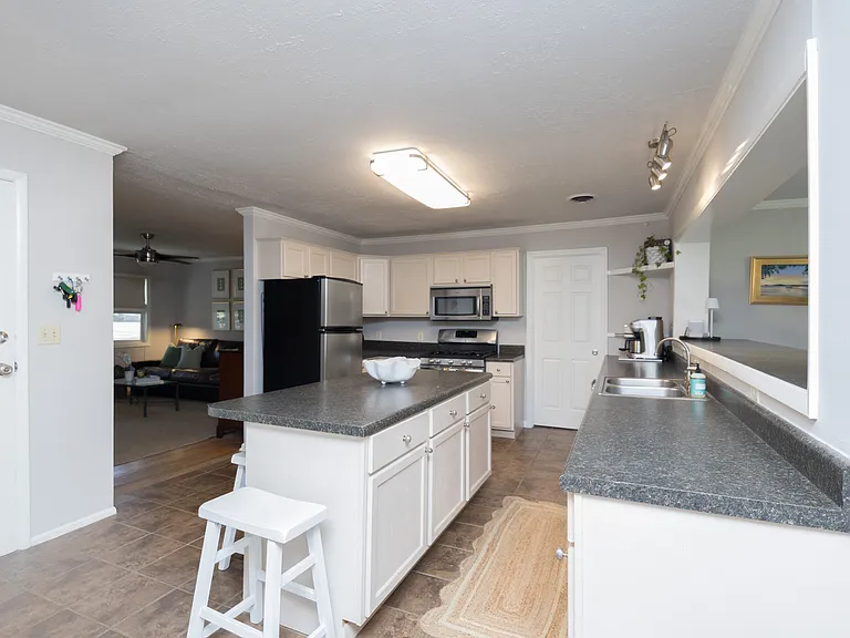 107 Clubview Rd — Photo 4