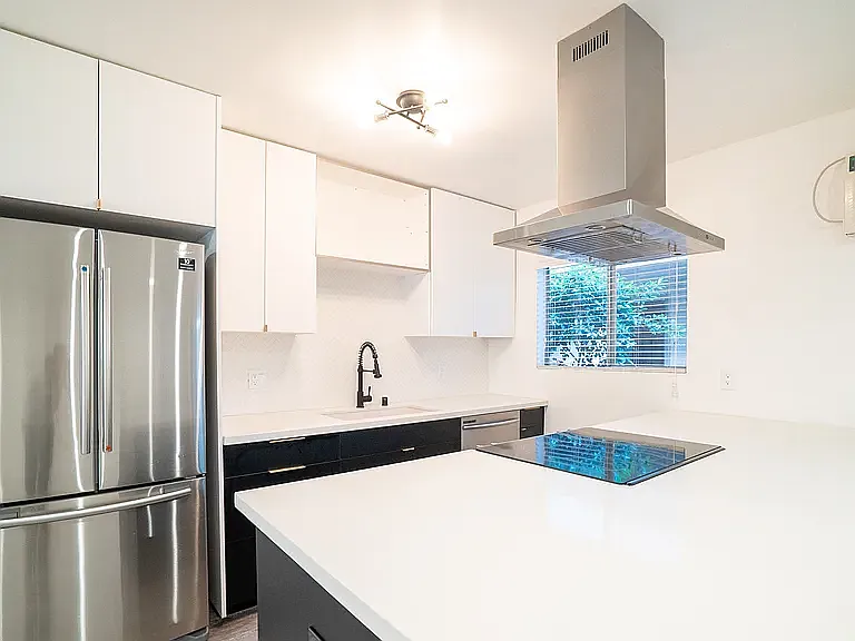 1036 N Genesee Ave — Photo 2