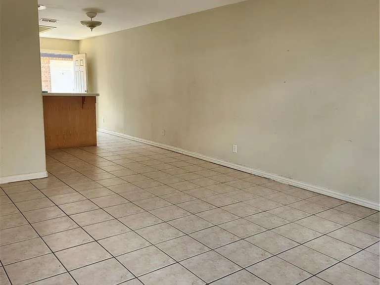 1501 W Carmen Ave #1 — Photo 2