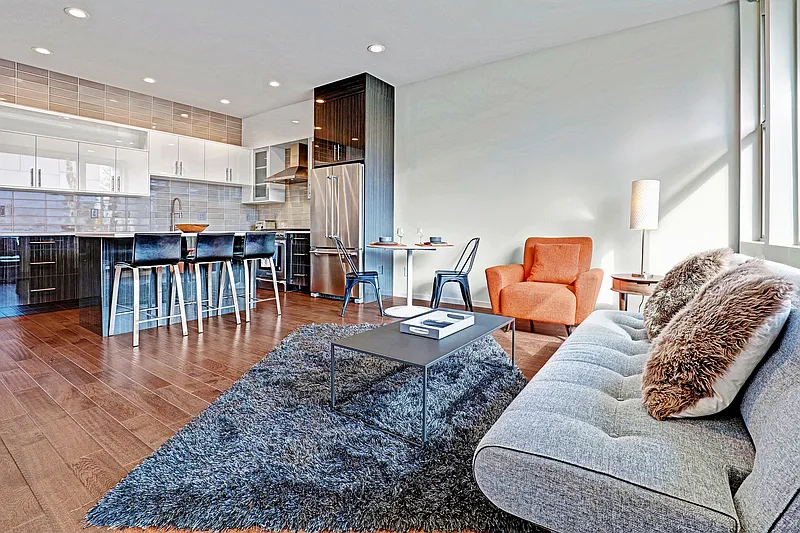 3 bed, 3.0 bath, 1434 sqft, $3,950 — Photo 2