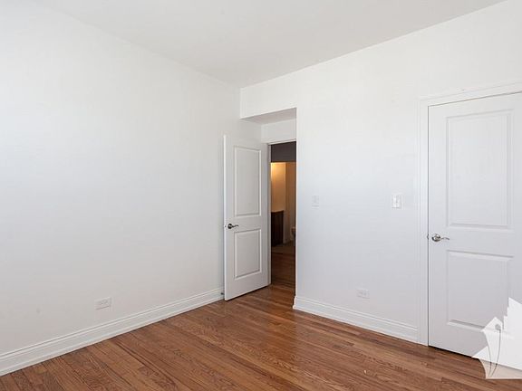 5th image of 4060 N Milwaukee Ave