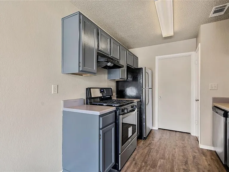 1220 Orchard Park Cir — Photo 14