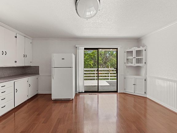 3rd image of 7050 Central Avenue