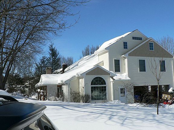 Garage Side View - Winter