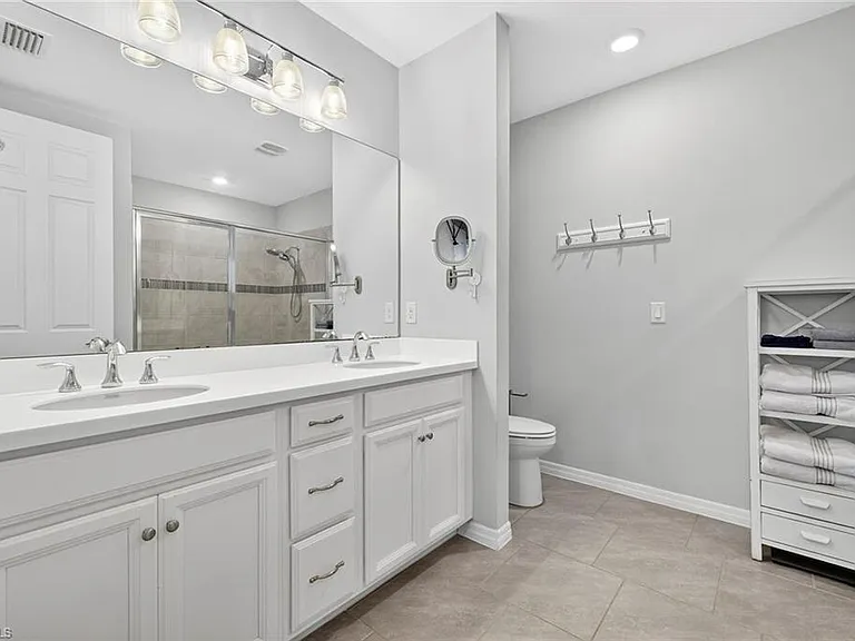 14582 Edgewater Cir — Photo 15