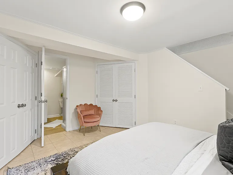 1043 N Monroe St — Photo 24