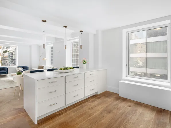 502 Park Avenue image 3 of 17