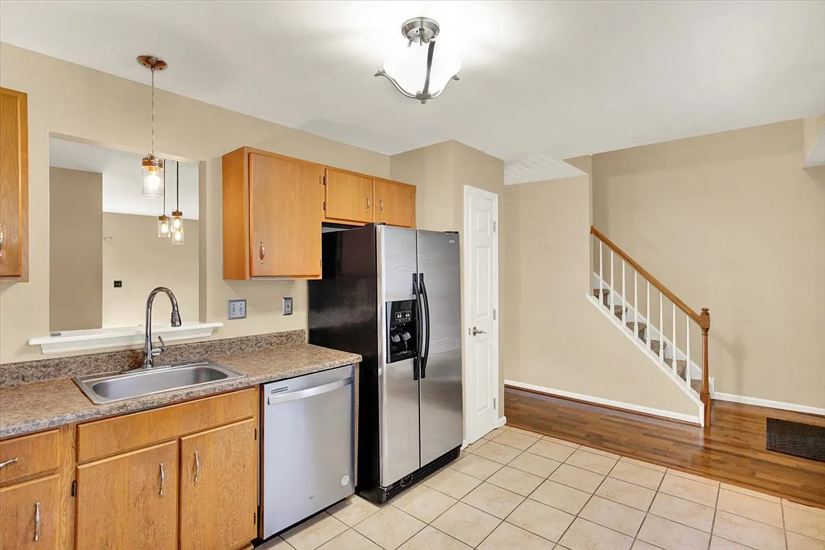 2 bed, 2.5 bath, 1416 sqft, $2,050 — Photo 2