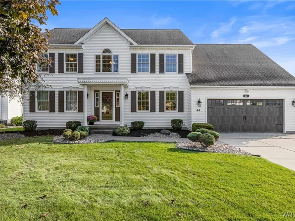 44 Southpoint Dr, Lancaster, NY 14086