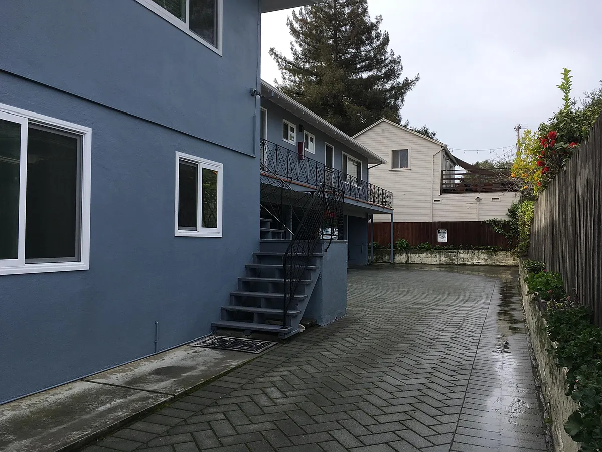 Building Photo - 922 Academy Ave #1