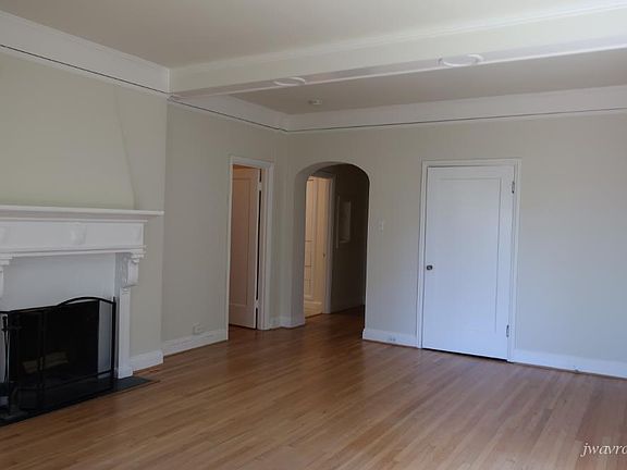 5th image of 900 Chestnut St #410