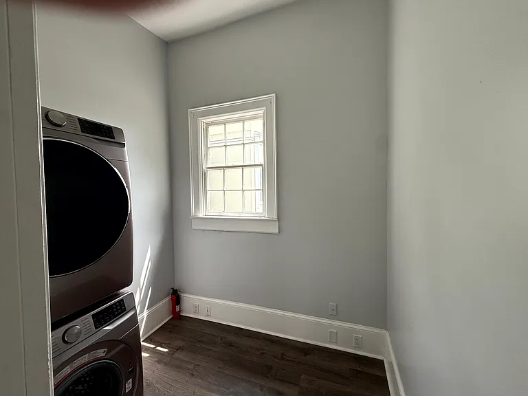 227 W Hall St — Photo 15