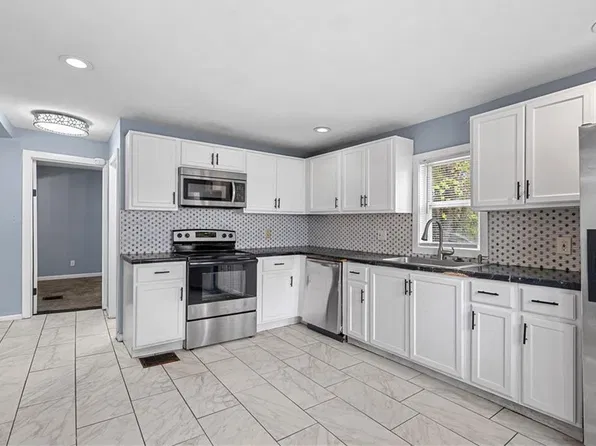 3868 E 59th St, Kansas City, MO 64130