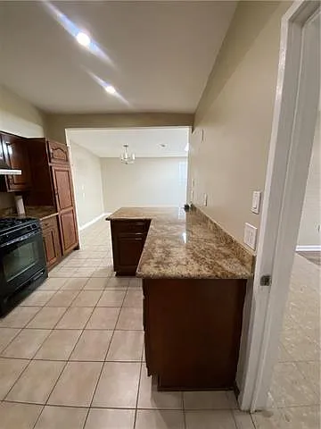 3 bed, 2.0 bath, 1500 sqft, $2,200 — Photo 3