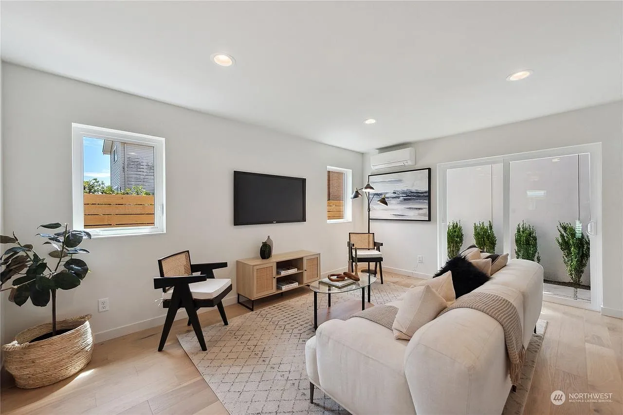 3 bed, 1119 sqft, $3,800 — Photo 4