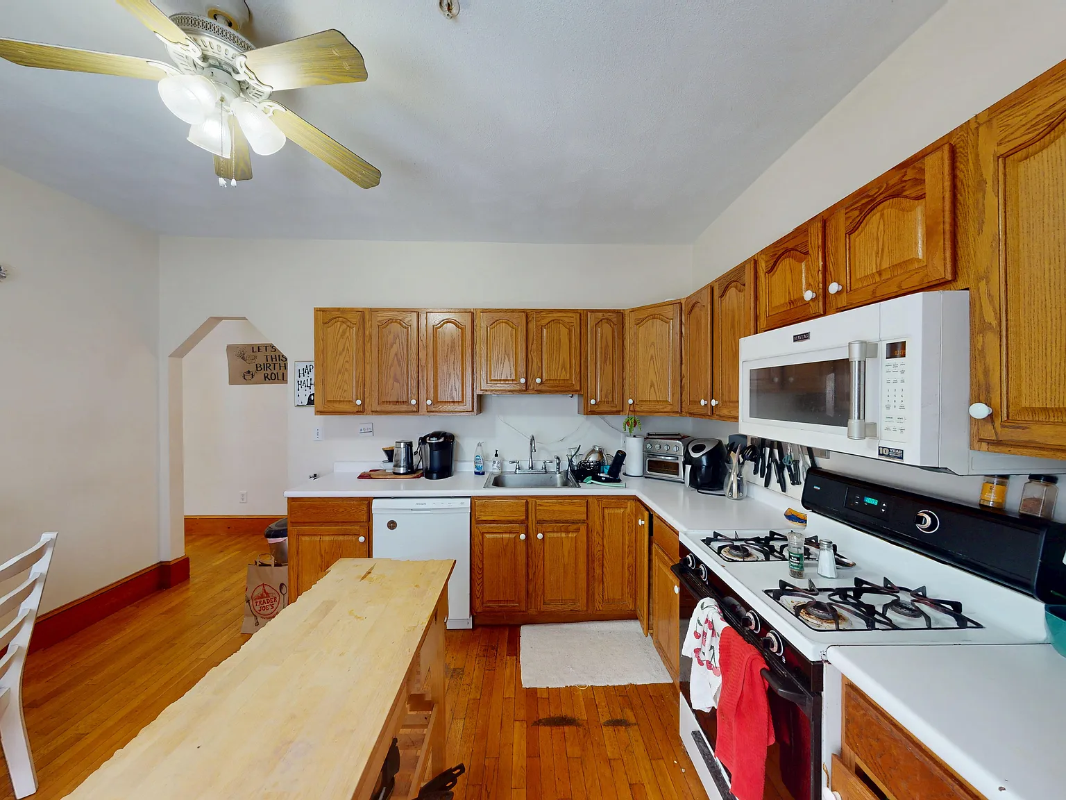 4 bed, 999 sqft, $4,800 — Photo 4