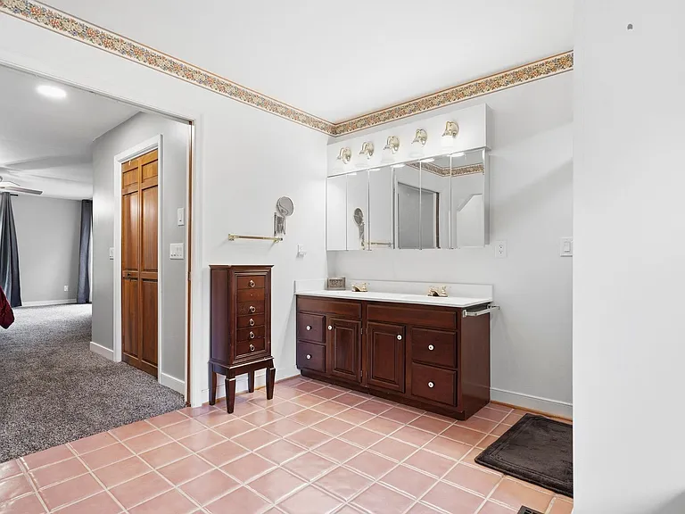 1126 Somerset Ln — Photo 37