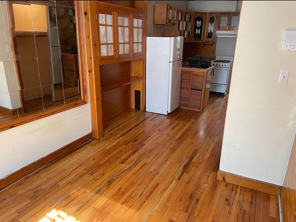 1st image of 204 Willow Ave APT 1L