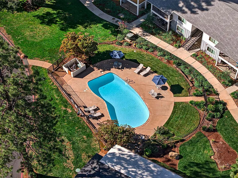Villa Monterey Apartments — Photo 5