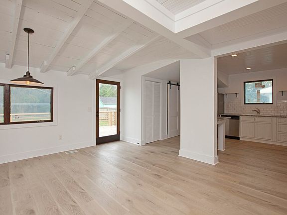 4th image of 806 S 6th Street