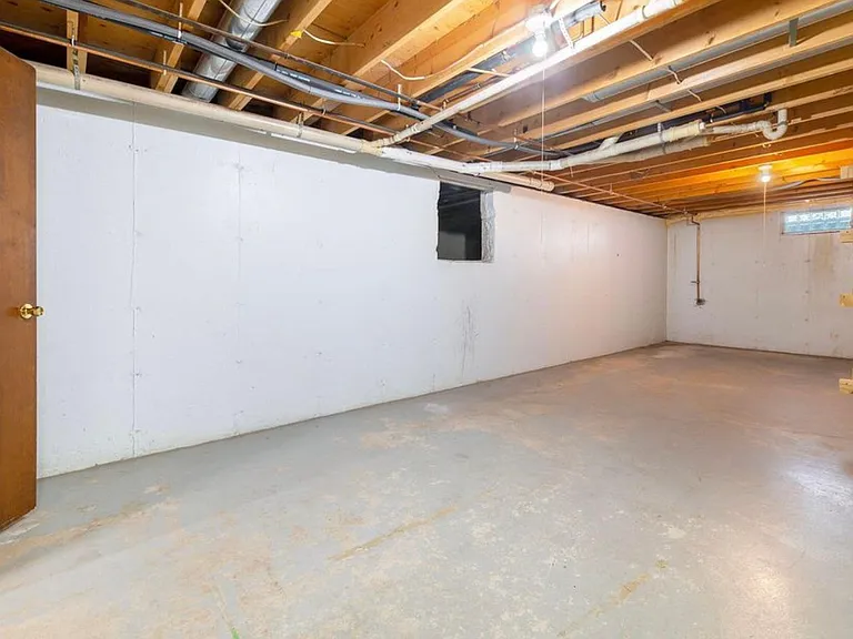 1024 Lakeview Dr — Photo 13