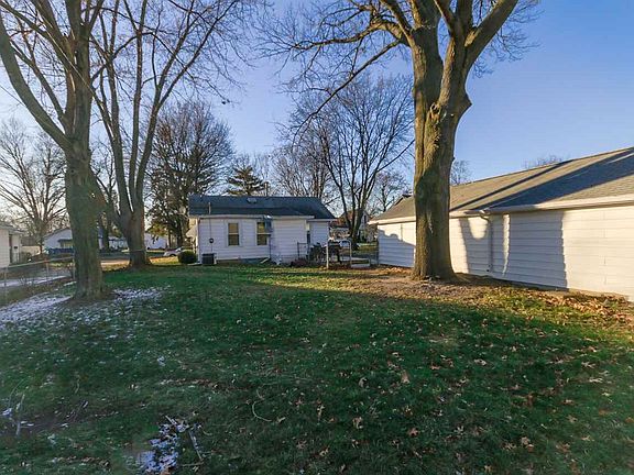 HUGE GARAGE - Fenced Yard