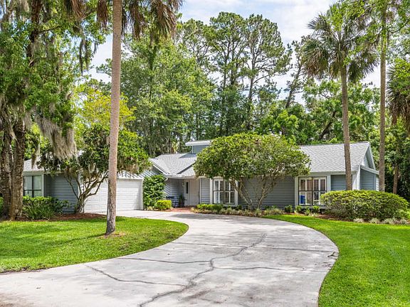 3rd image of 3028 Cypress Creek Dr E