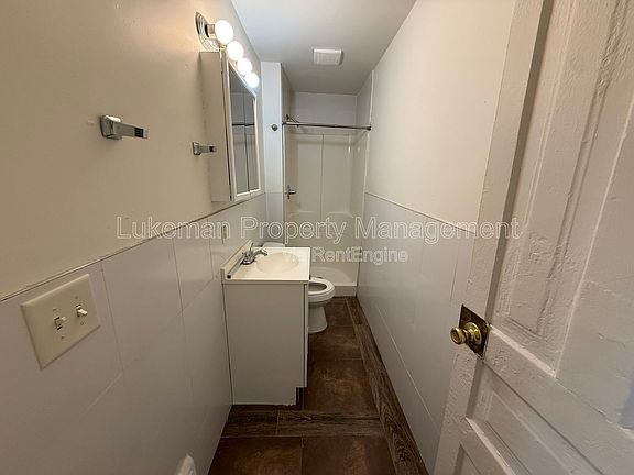3rd image of 932 S Park St #1