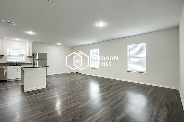 2034 Clay St — Photo 3