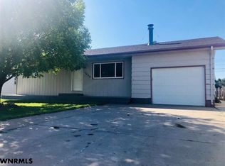 1695 D St, Gering, NE 69341
