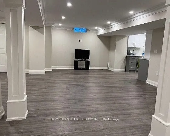 2 Berger Ave #BASEMENT — Photo 5