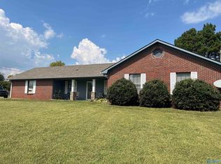 197 Silverwood Ln, Hazel Green, AL 35750