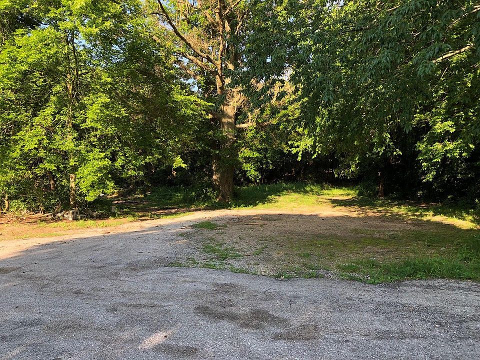 2nd image of 1696 S Farm Road 129