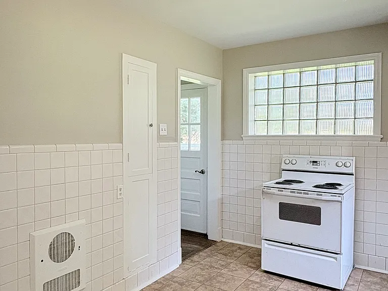 1573 Three Springs Rd — Photo 7