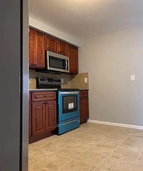 69 Bowers St — Photo 16
