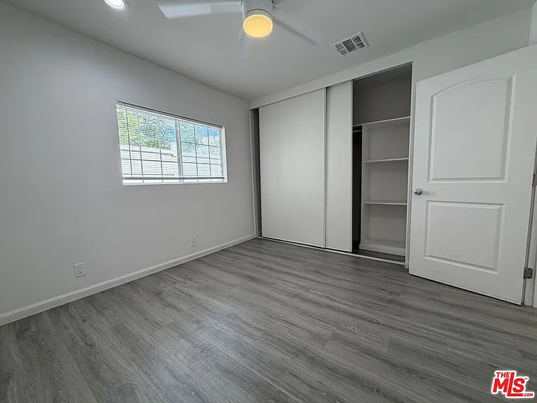 18601 Hiawatha St — Photo 10