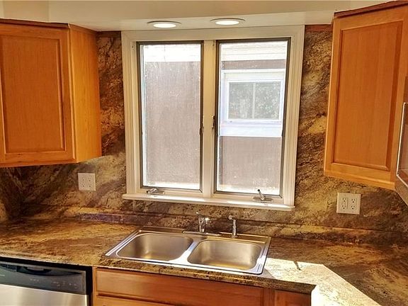 5th image of 110 Lincoln Ave