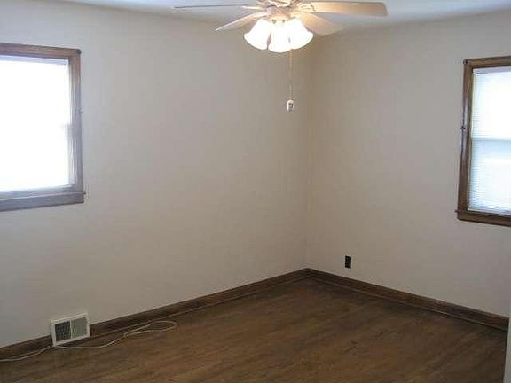 4th image of 1300 Marion Ave