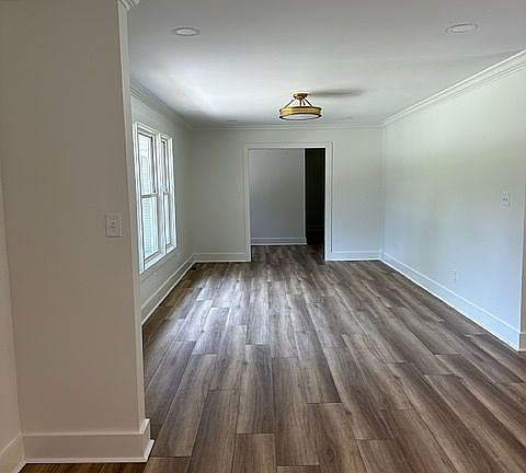 4th image of 325 Garland Dr