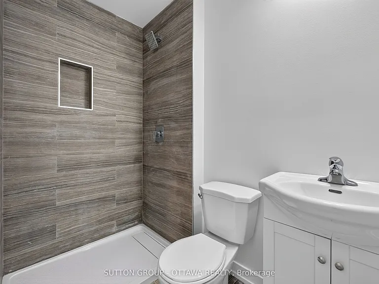 944 Woodroffe Ave — Photo 11