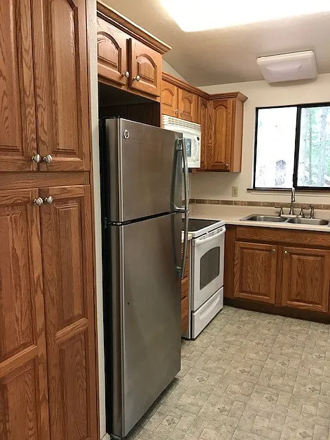 3 bedroom 1.75 bath duplex on the Silverdale/Bremerton boarder. — Photo 3