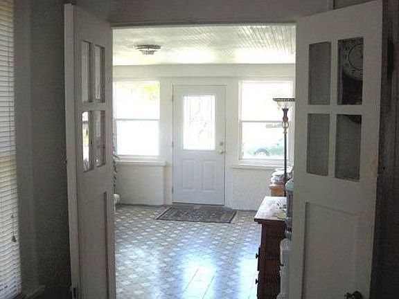 3rd image of 2549 1st Ave S