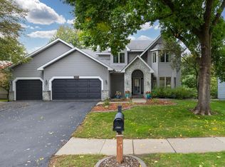 8370 W Lake Dr, Chanhassen, MN 55317