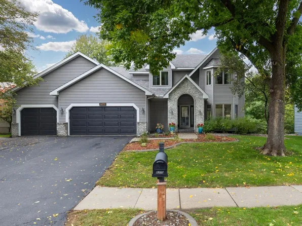 8370 W Lake Dr, Chanhassen, MN 55317