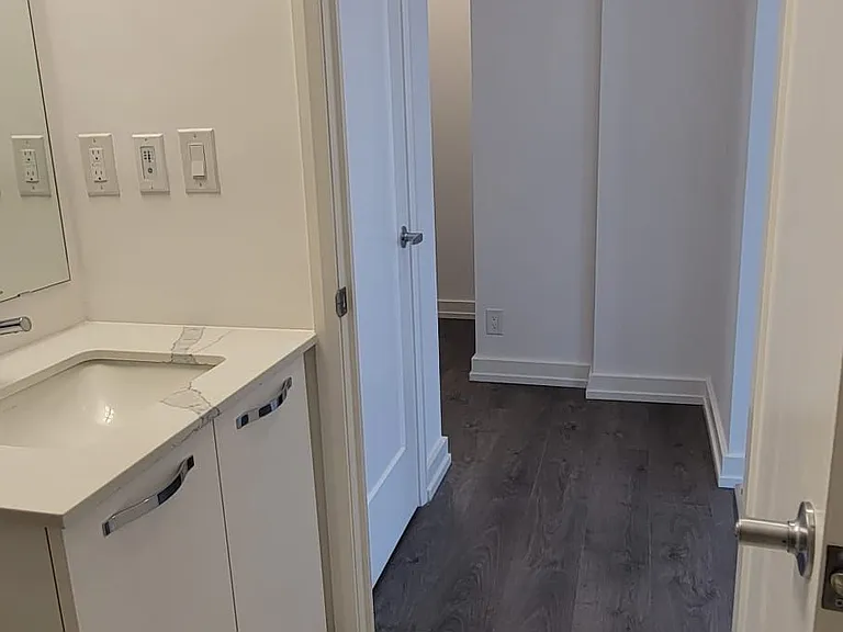 75 James St S #1202 — Photo 23