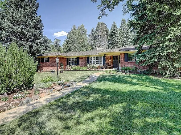 1854 E Lake Dr — Photo 2