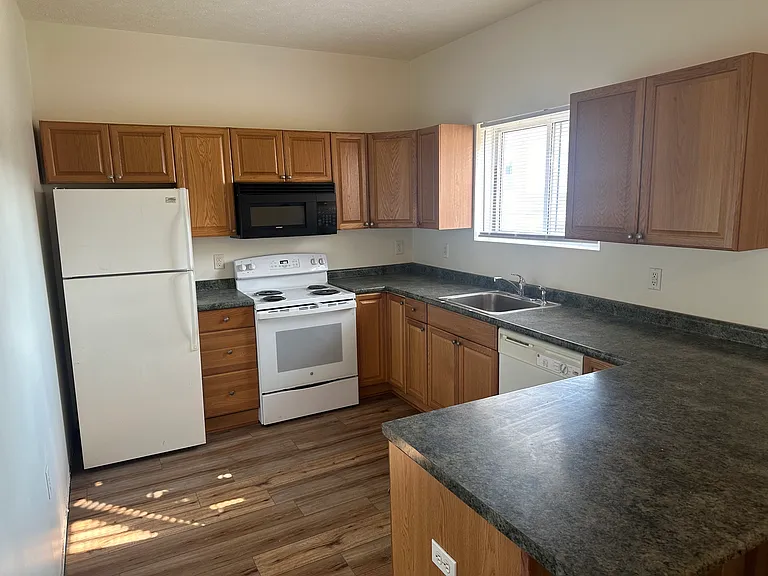 113 Monroe Way — Photo 1