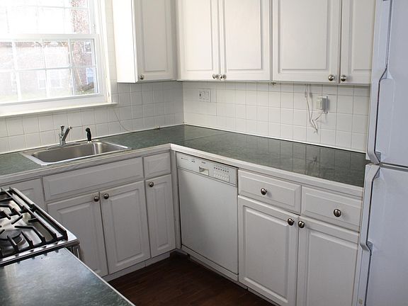 5th image of 124 Putnam Park #124