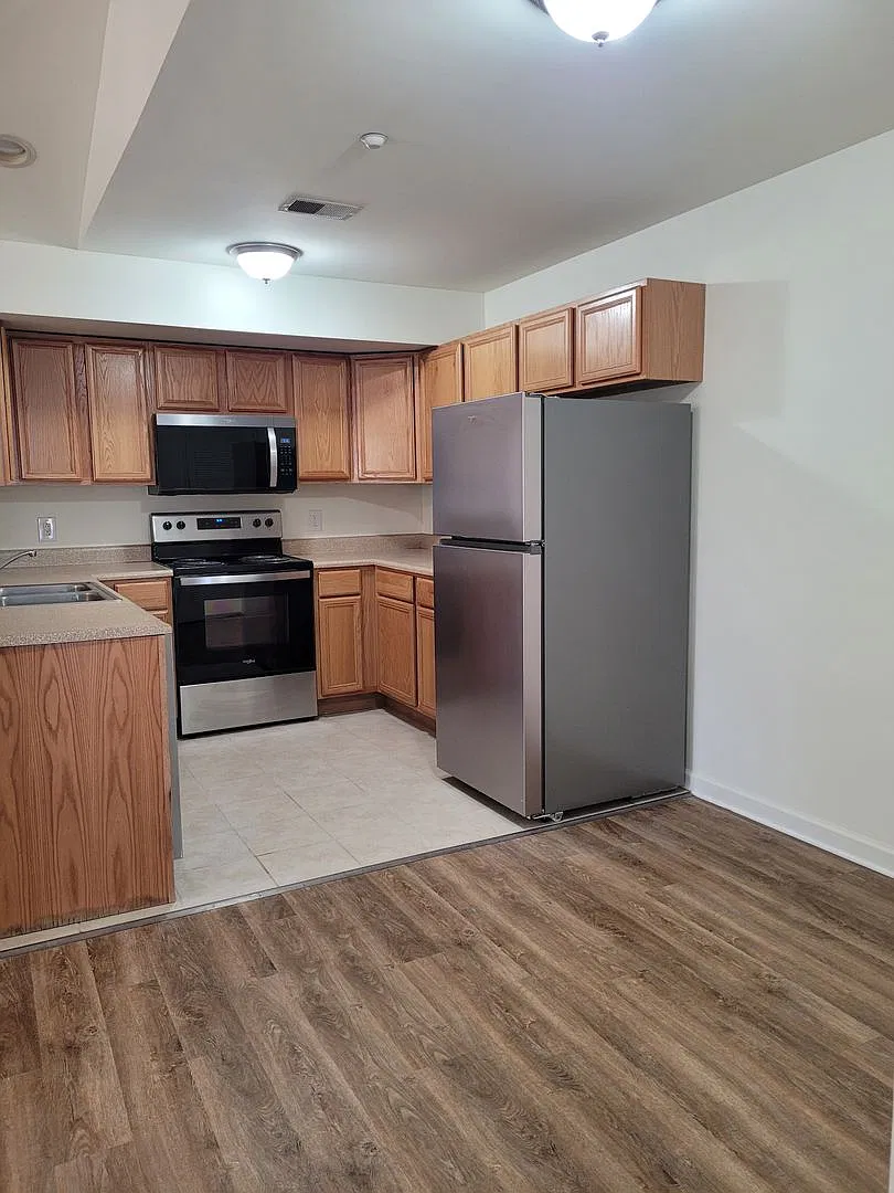 670 Bassett Dr - 2 BR/2 ba - $1400/mo — Photo 4