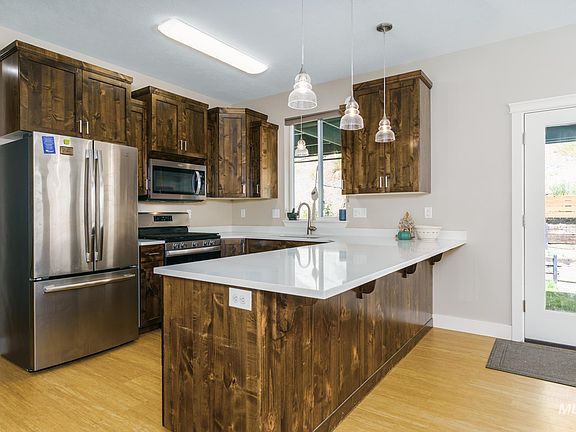 2nd image of 467 La Valle Strada
